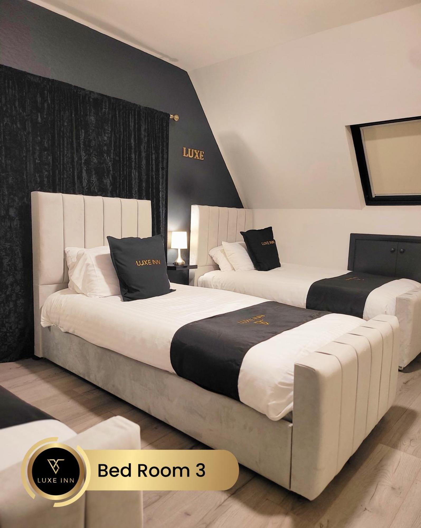 4 Bedroom House, Heathrow Airport, Luxe Inn Colnbrook Exterior foto