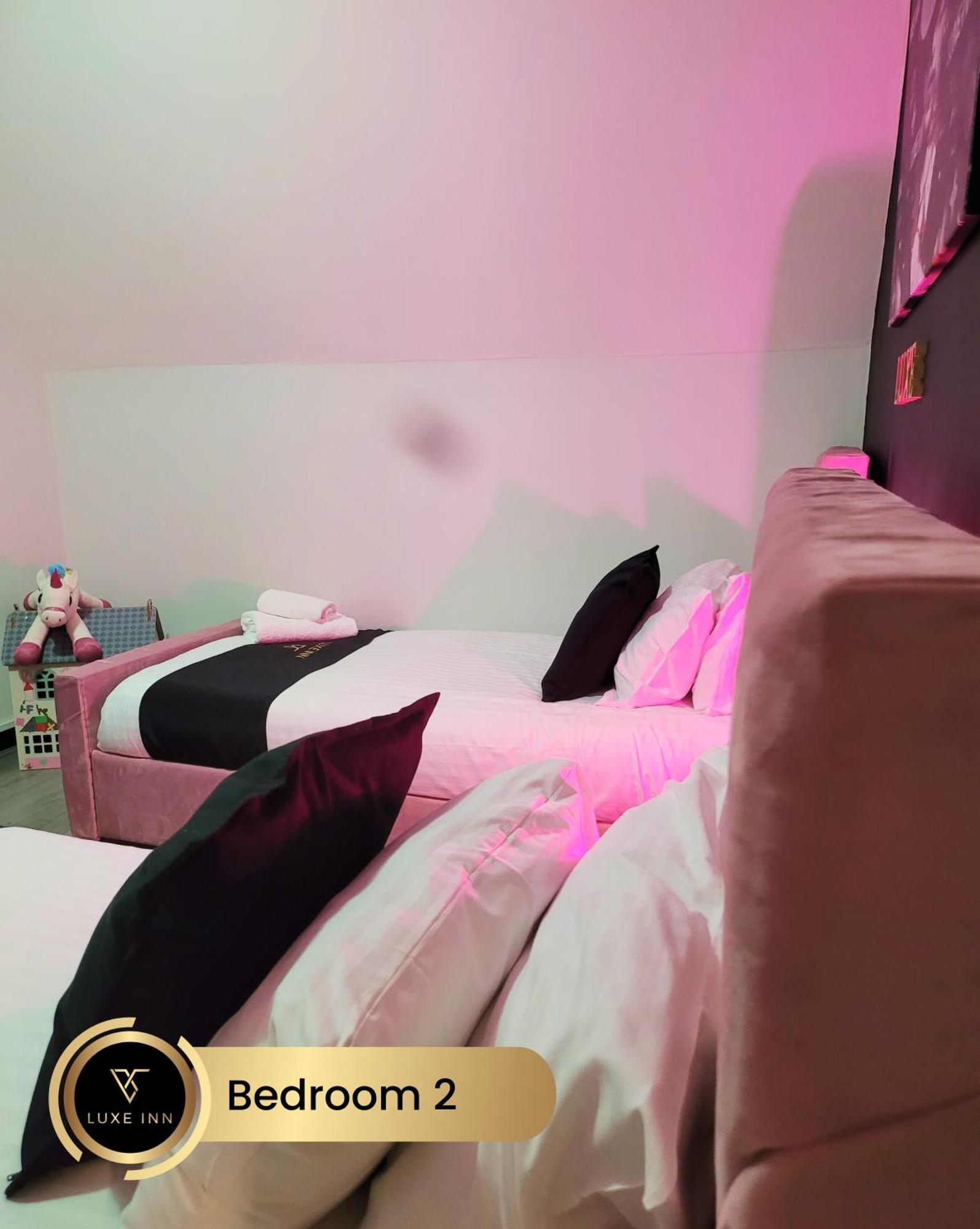4 Bedroom House, Heathrow Airport, Luxe Inn Colnbrook Exterior foto