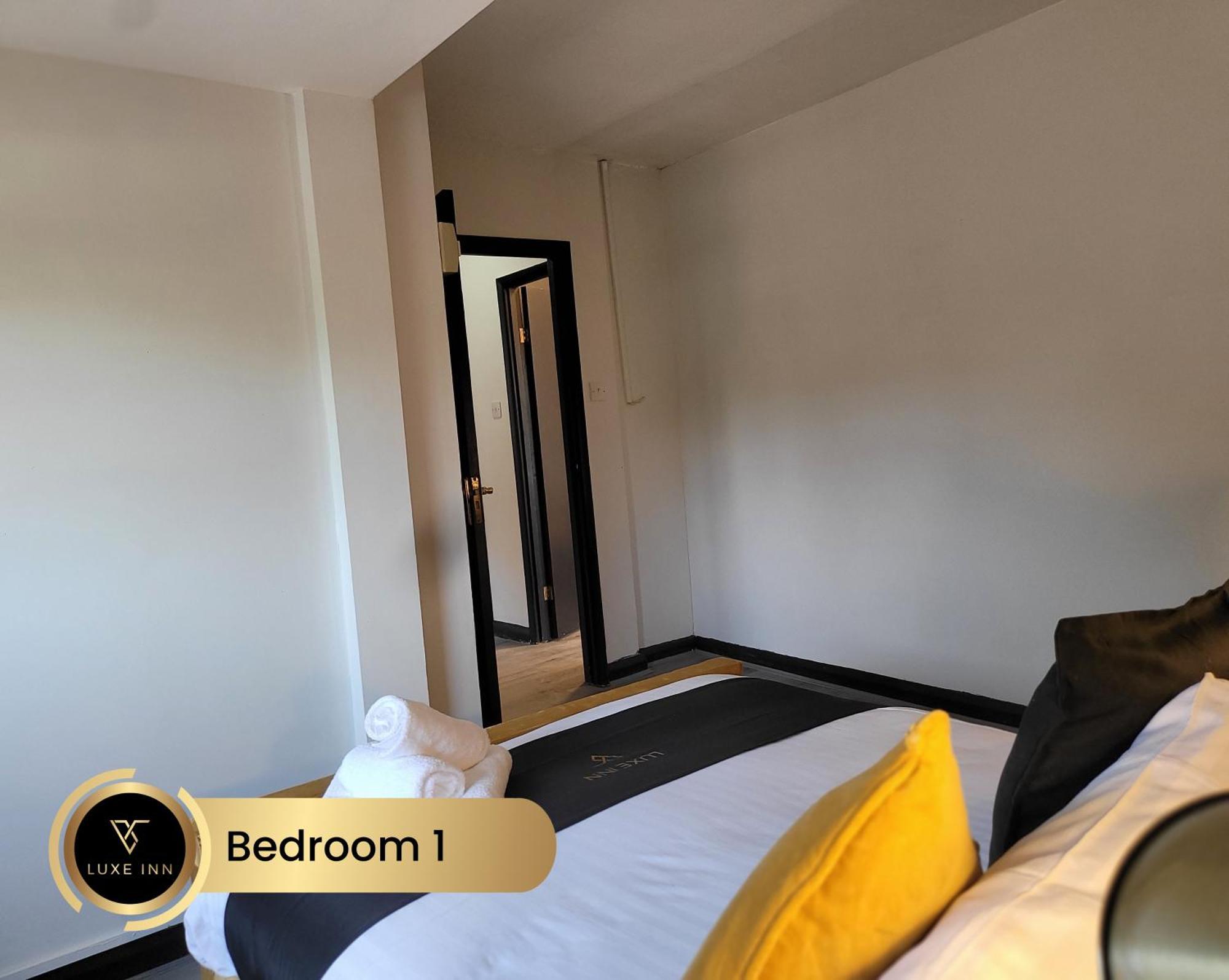 4 Bedroom House, Heathrow Airport, Luxe Inn Colnbrook Exterior foto